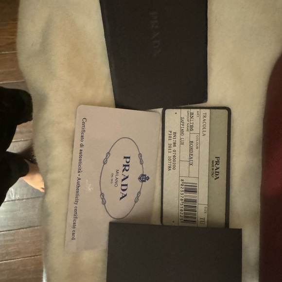 Prada Saffiano Galleria Double Zip Tote. Barely used. Like new Condition. - Picture 13 of 16